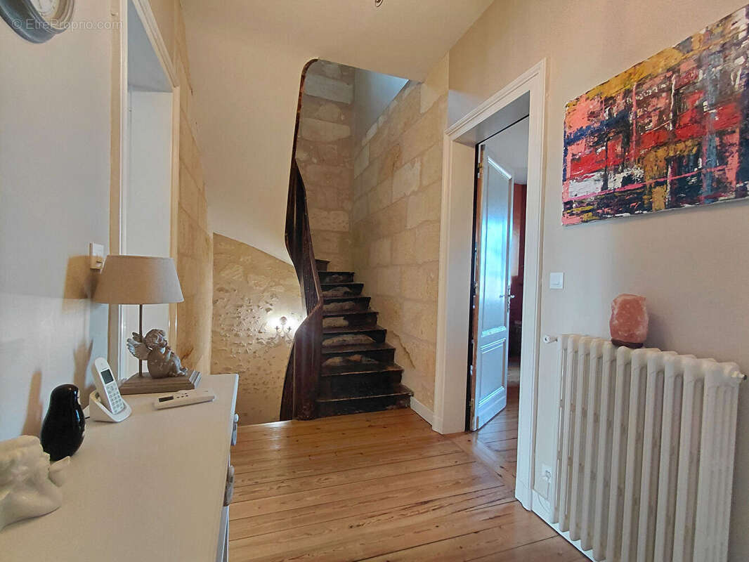Maison de ville "bourgeoise" 245 m² Pugnac - photo 12