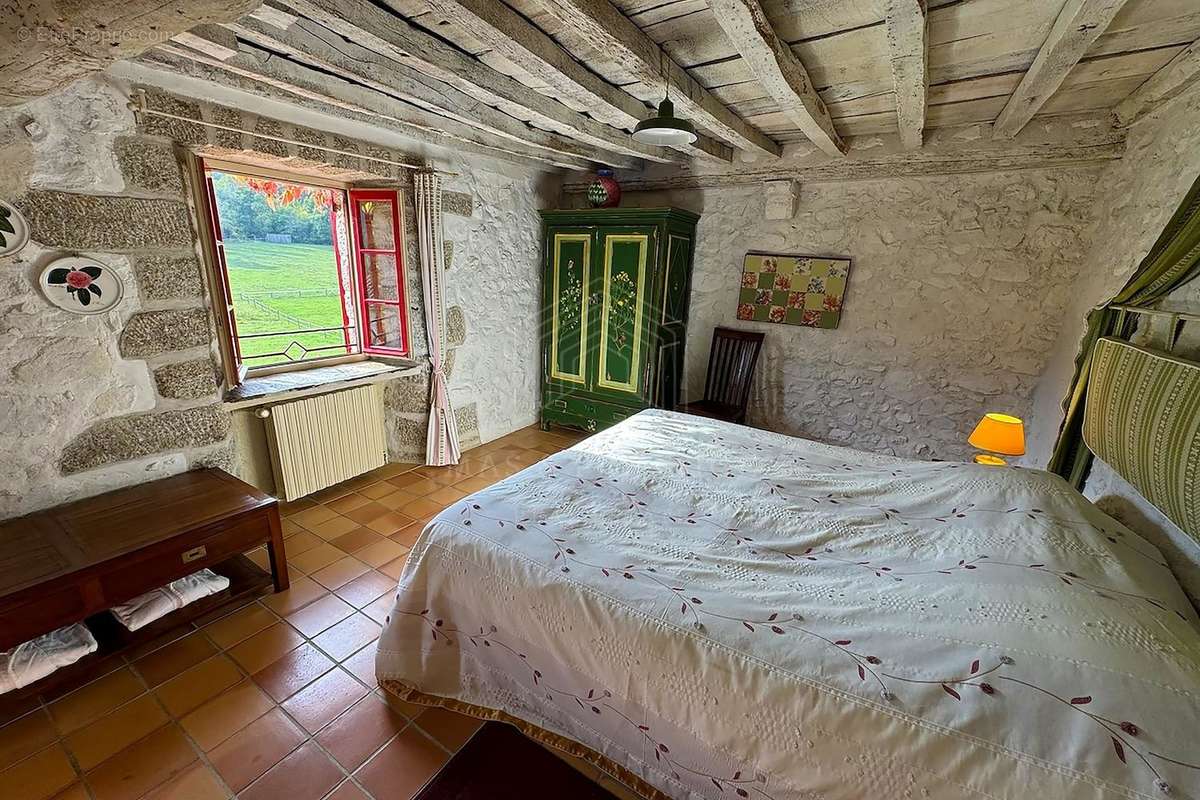 Maison à SAINT-LAURENT-DE-CERDANS