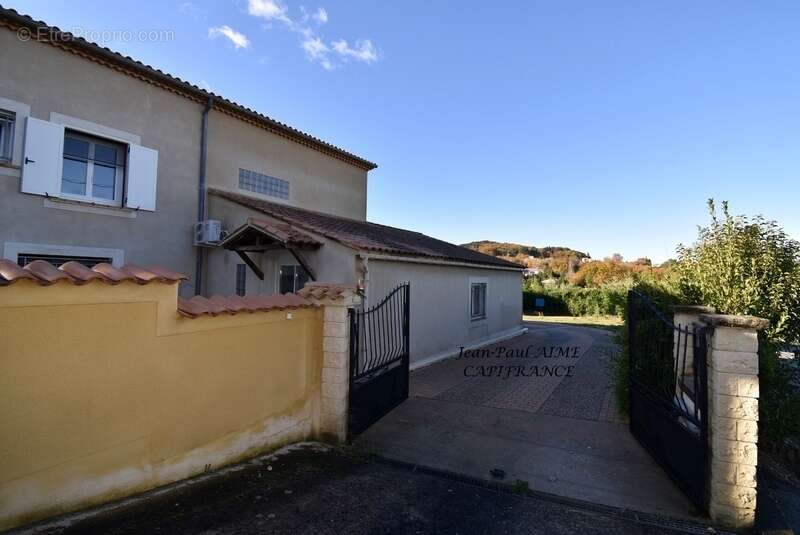 Maison à SAINT-JULIEN-DE-PEYROLAS