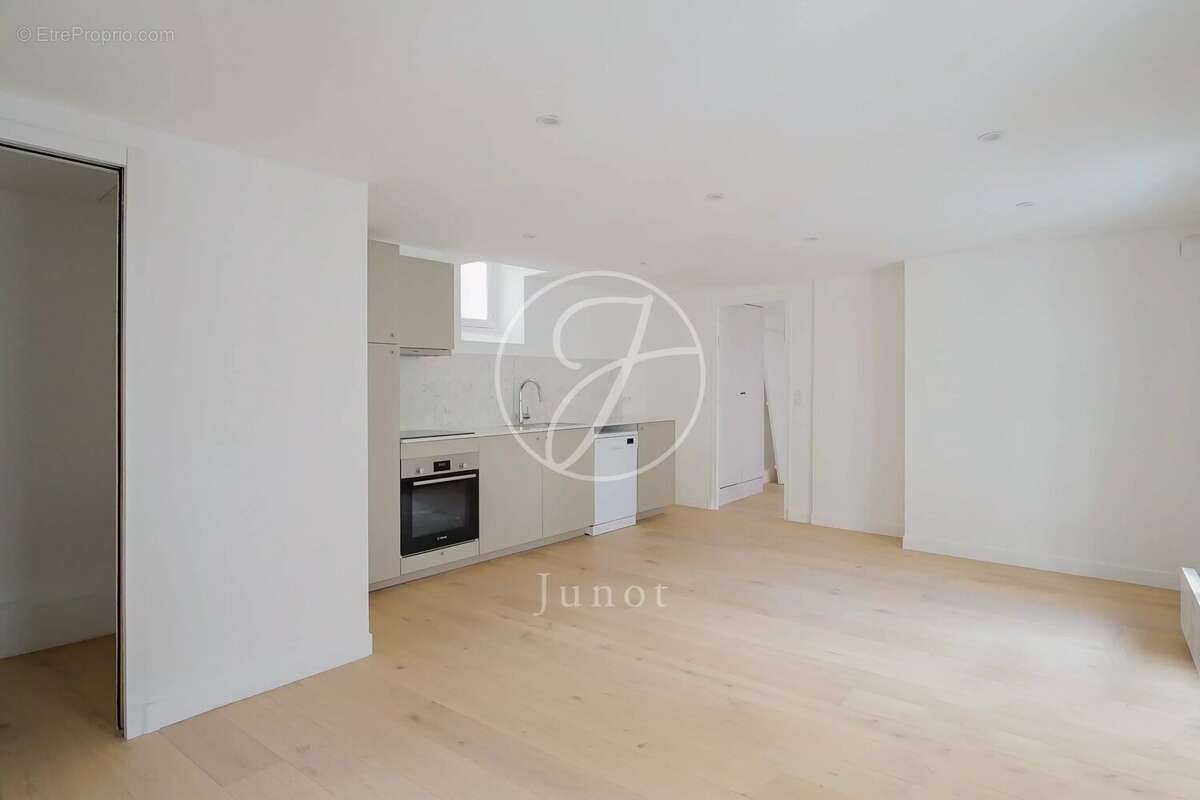 Appartement à PARIS-3E