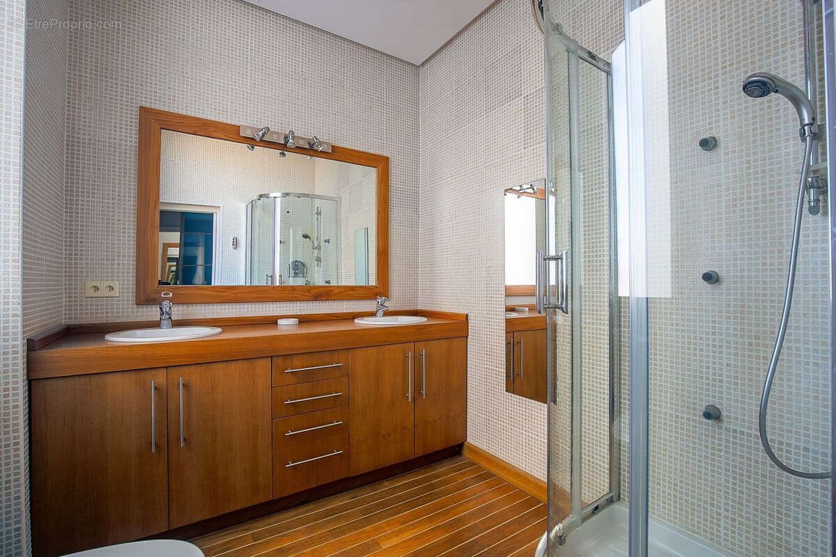 Appartement à MARSEILLE-6E