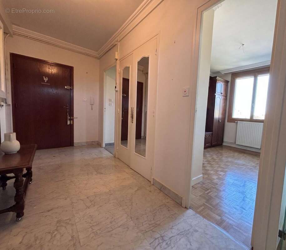 Appartement 65 m² à Romans-Sur-Isere  - photo 4