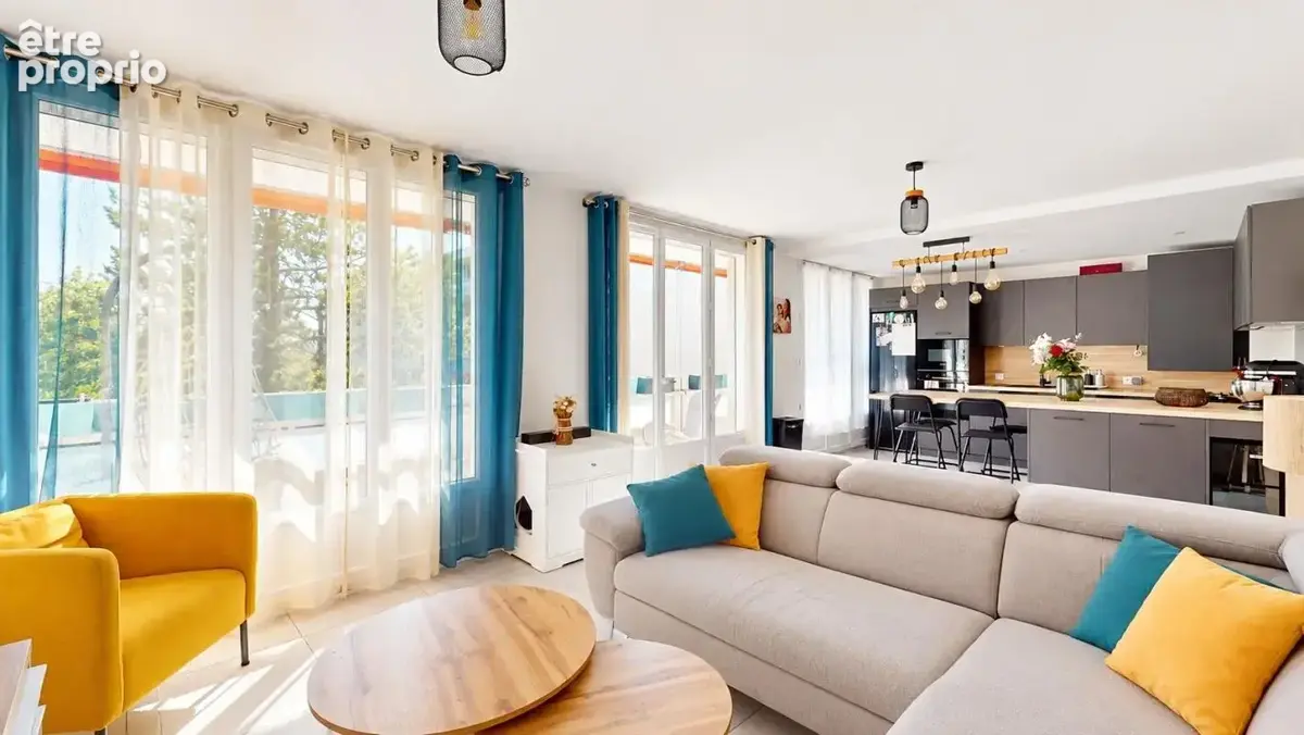 Bel appartement traversant rénové – lumineux – balcon – possibilité 3 chambres - photo 3