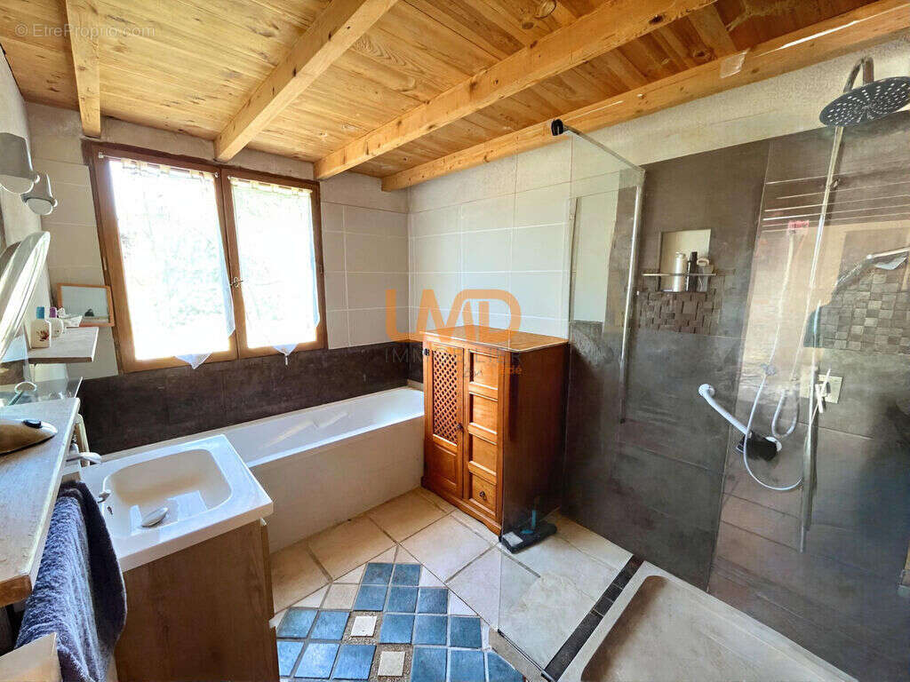 Maison à CHATEAUDOUBLE