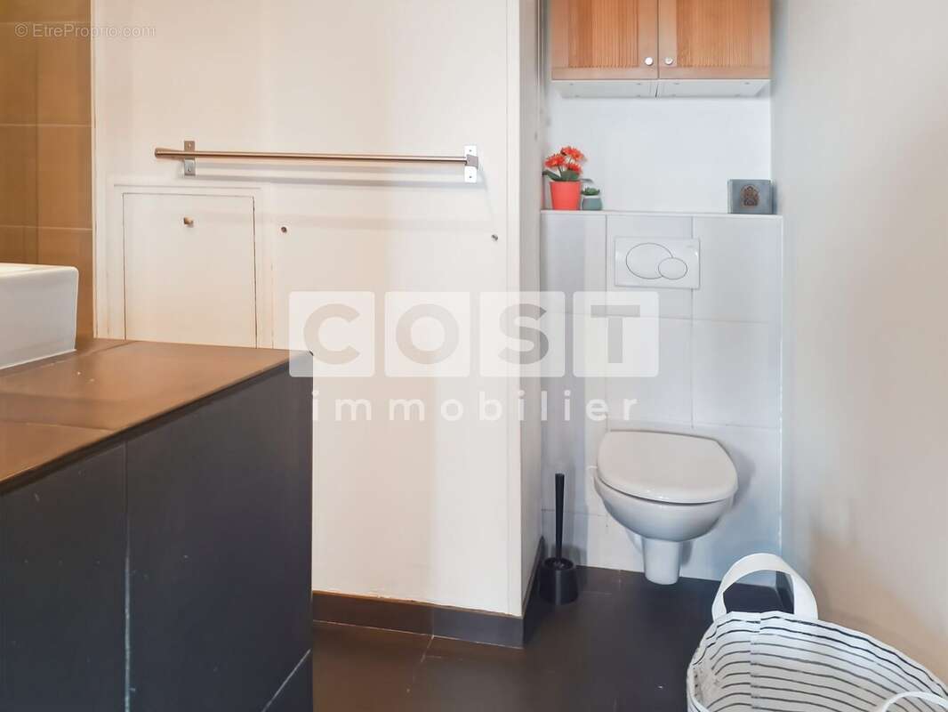 Appartement à COURBEVOIE