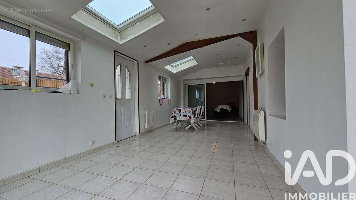 Maison 74 m² à Saint-Denis-Le-Ferment  - photo 2