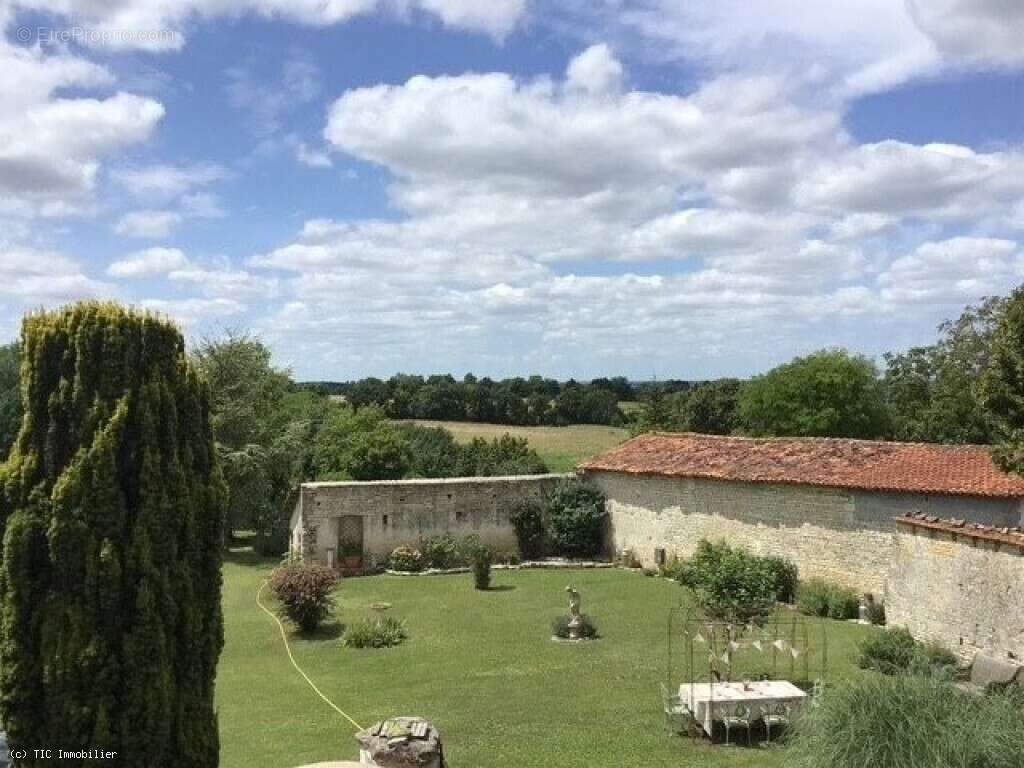 Magnifique Maison de Village 8 Minutes d'Aigre - photo 5