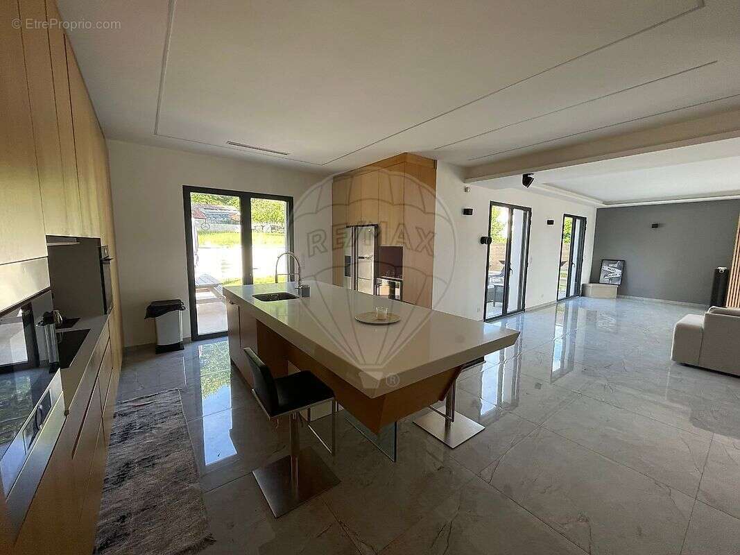 Maison à VAUX-SUR-SEINE