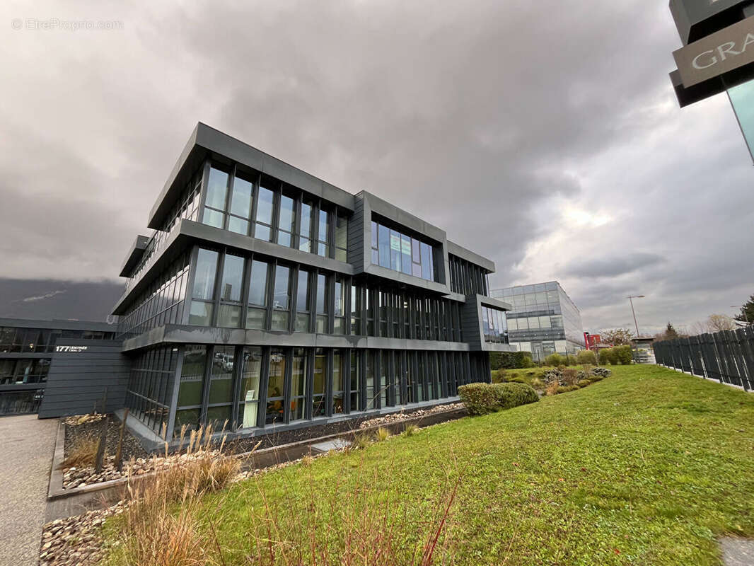 Commerce à CHALLES-LES-EAUX