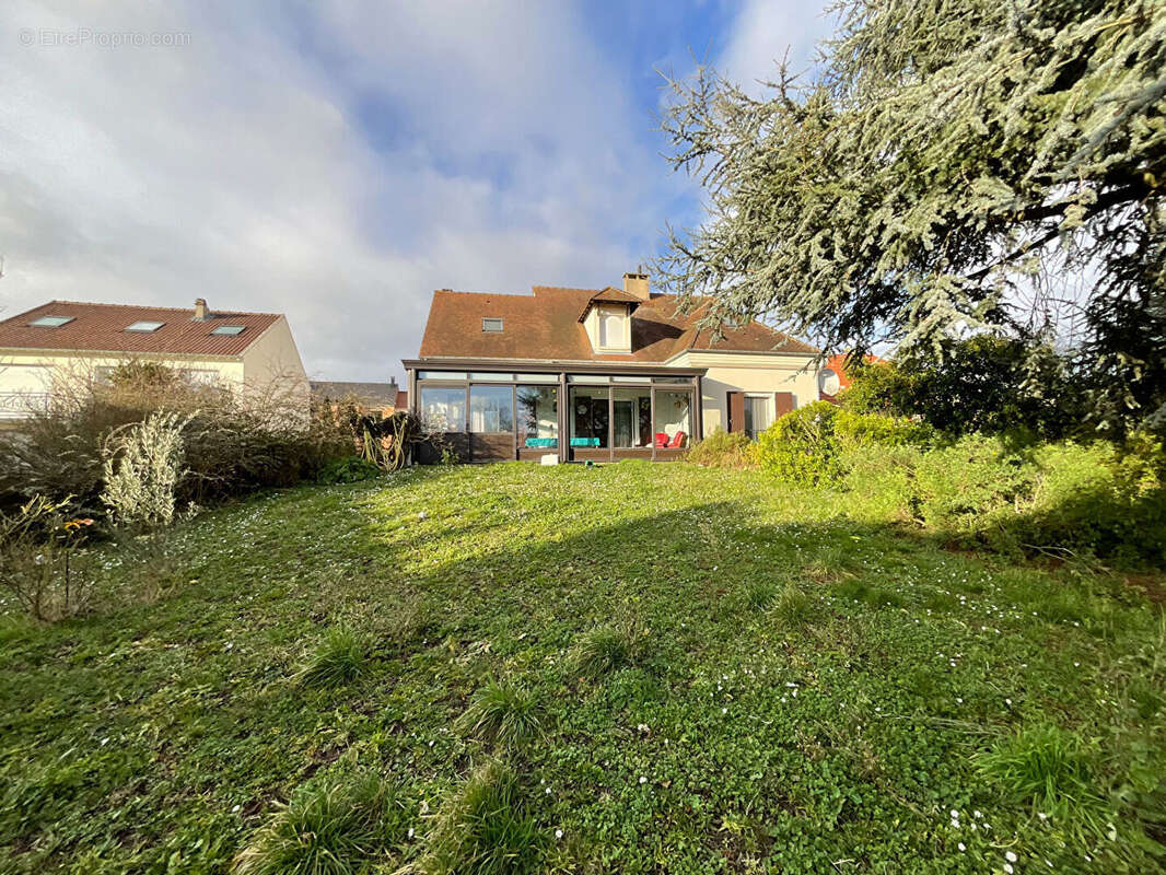 Maison à CHANTELOUP-LES-VIGNES