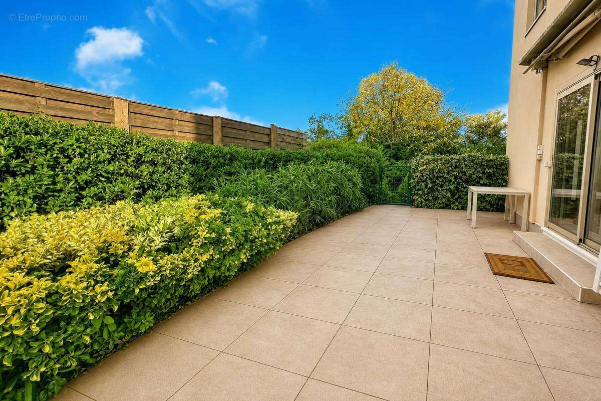 Bien rare à Antibes : appartement-villa avec jardin privé - photo 6