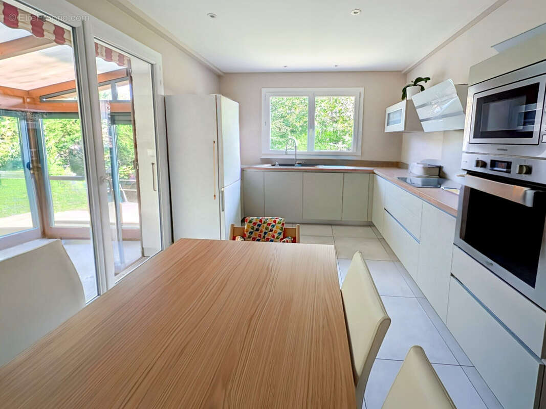 Maison 200 m² à Messimy-Sur-Saone  - photo 6