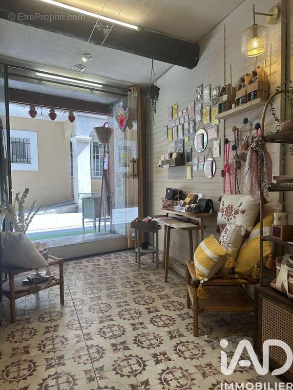 Photo 6 - Commerce à L'ISLE-SUR-LA-SORGUE