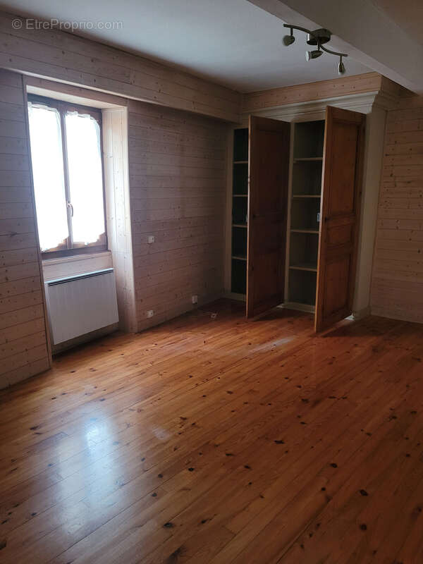 Appartement à GREZIEU-LA-VARENNE