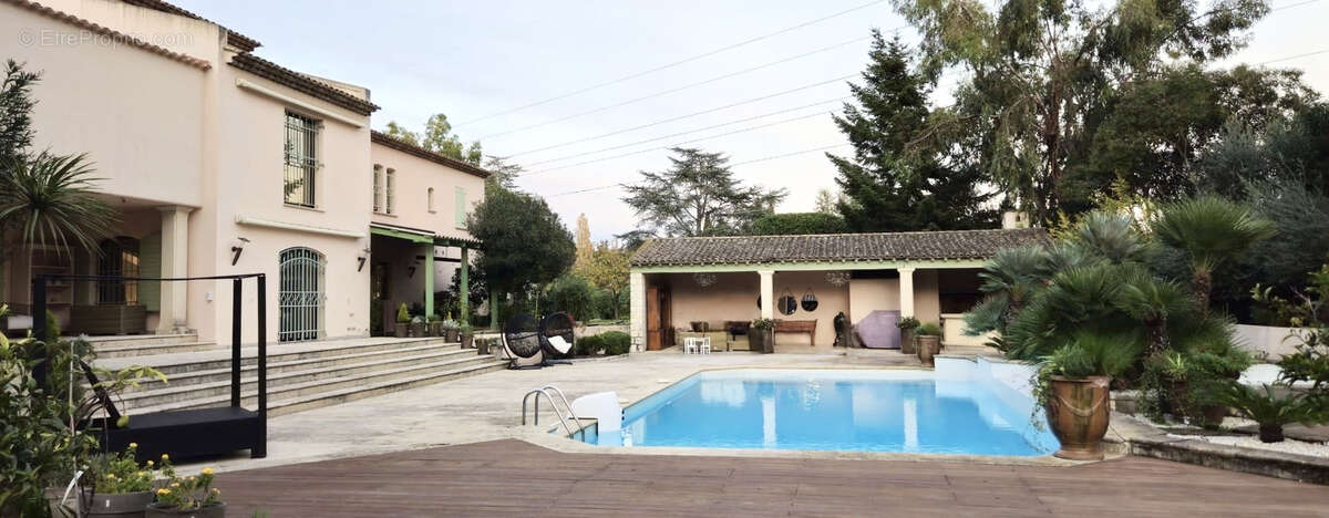 Mougins vieux village villa individuelle t7 au calme 600m2 parc de 7770m2 piscine tennis - photo 5