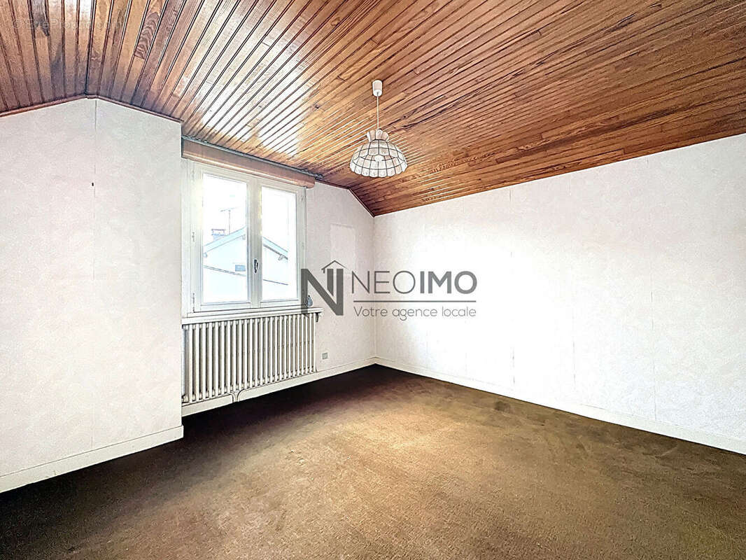 Maison à NEUFCHATEAU