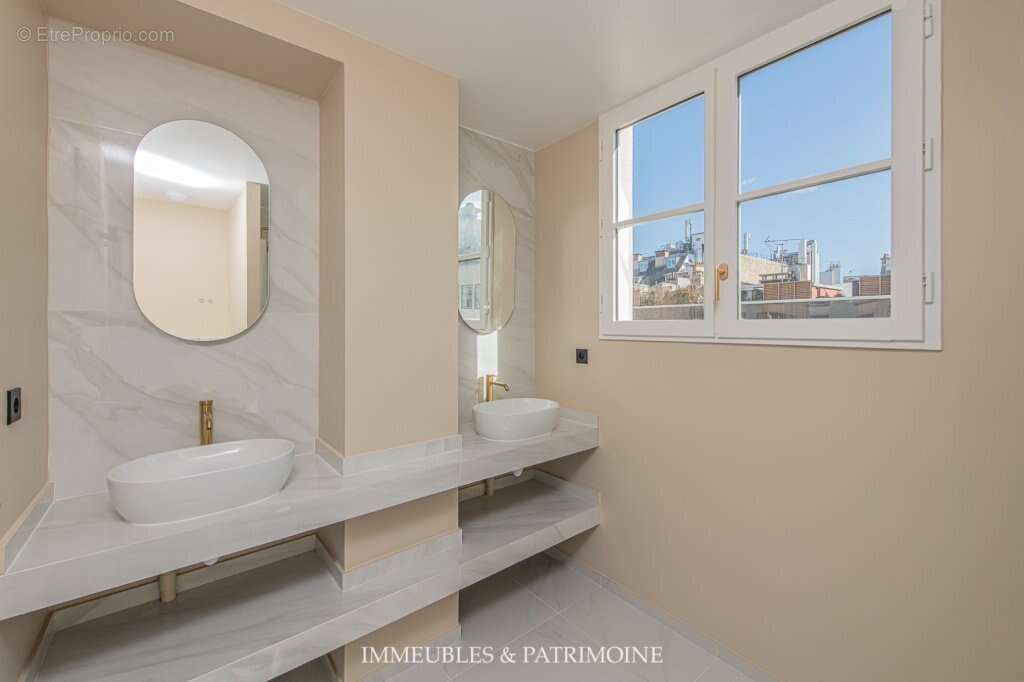 Appartement à PARIS-8E