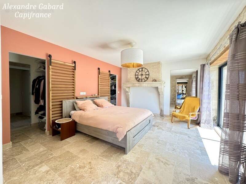 SUD REOLAIS - Maison en pierre rénovée - 7 chambres - Terrain 5 000 m² - Piscine - Dépendances - photo 24