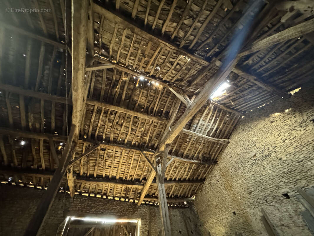 Parking à VILLE-SUR-TERRE