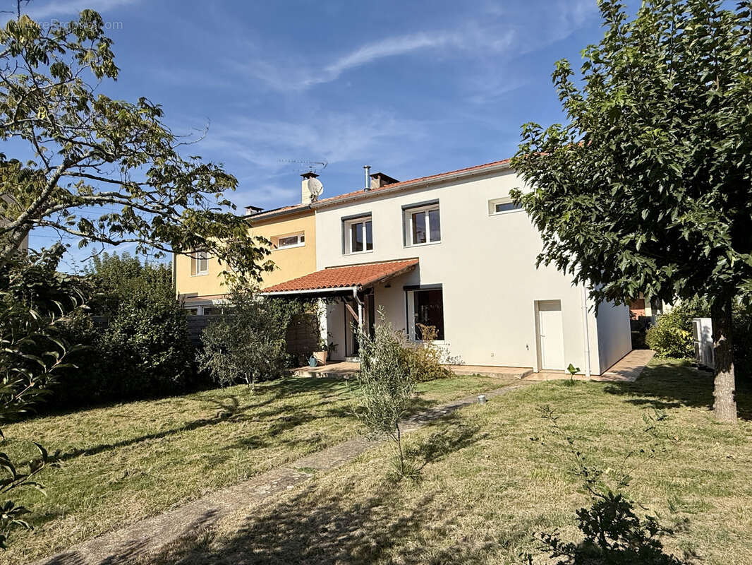 Maison à SAINT-JUERY