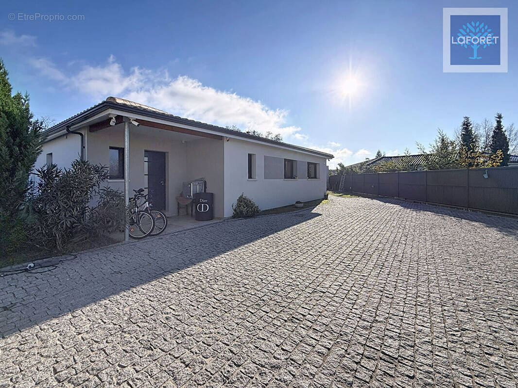 Maison à AMBARES-ET-LAGRAVE