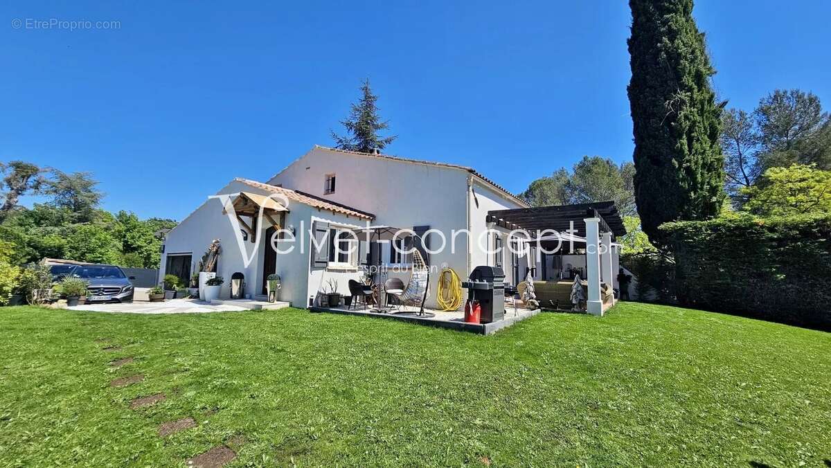 Maison à VALBONNE