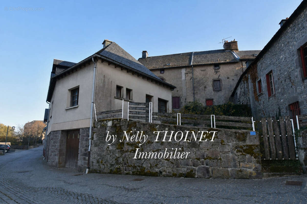 Maison à BESSE-ET-SAINT-ANASTAISE