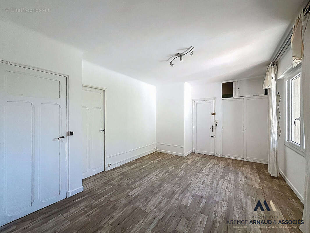 Appartement à SAINT-CYR-SUR-MER