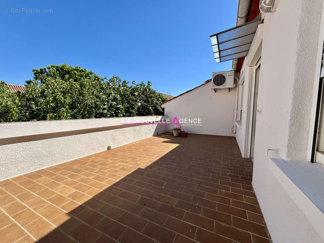 Grande maison de village avec terrasse, cour et garage - photo 2