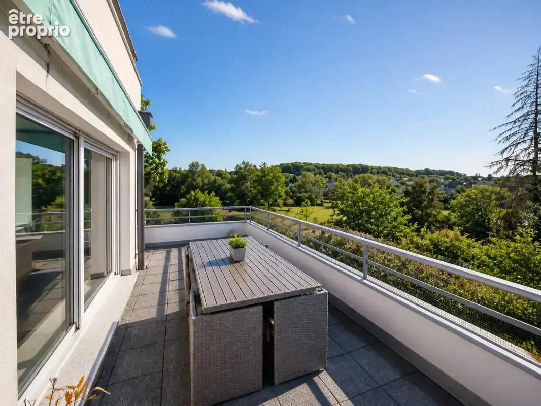Appartement 4 pièces de 98 m² à Waldighofen au milieu d'un parc arboré - photo 2