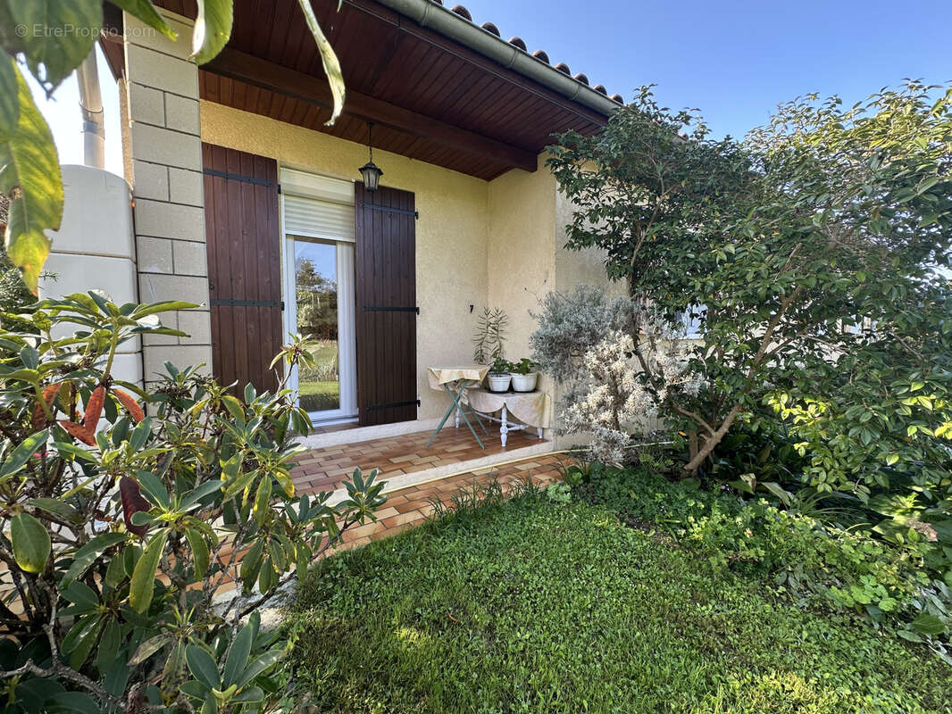 Maison à LA ROCHE-CHALAIS