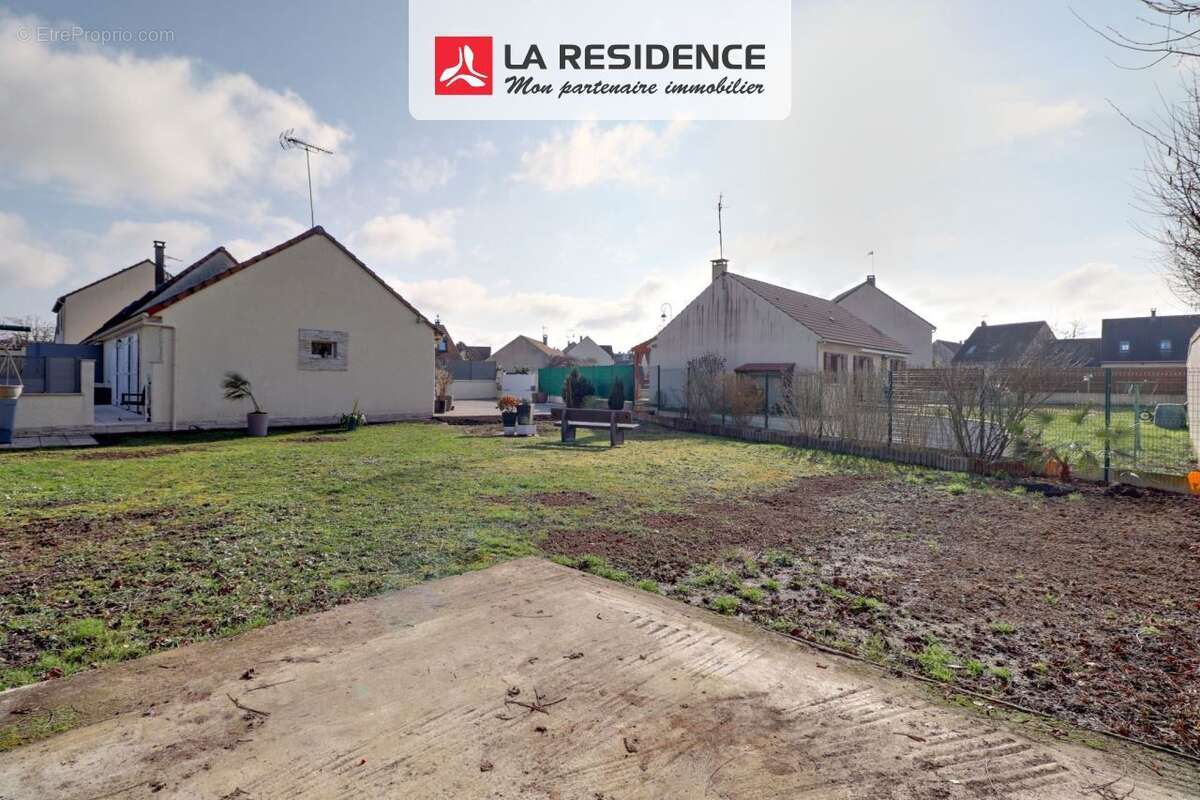 Terrain à MAURECOURT