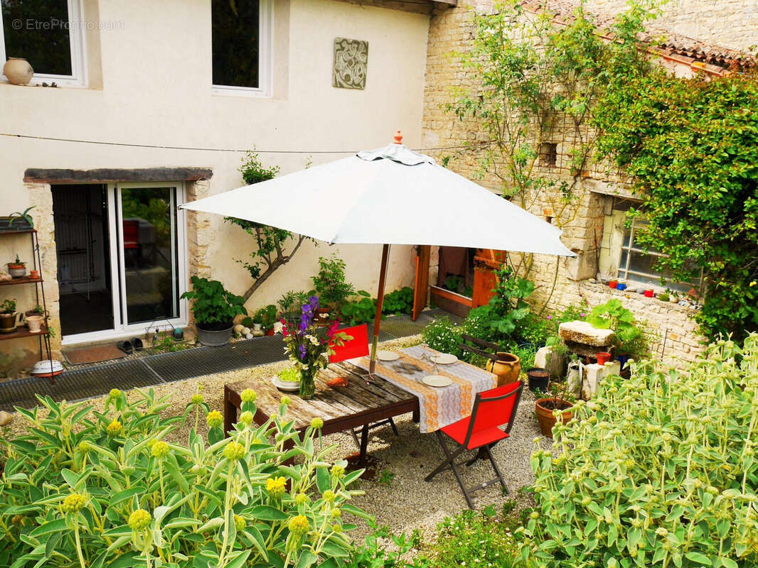 Maison 200 m² à Benon  - photo 2