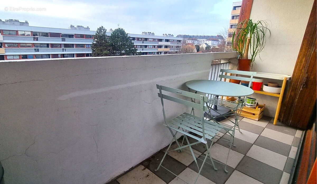 Appartement à HOUILLES
