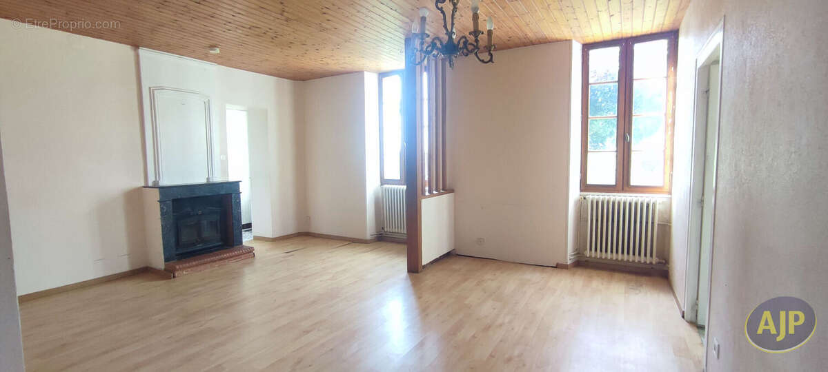 Maison à SAINT-SIMON-DE-PELLOUAILLE