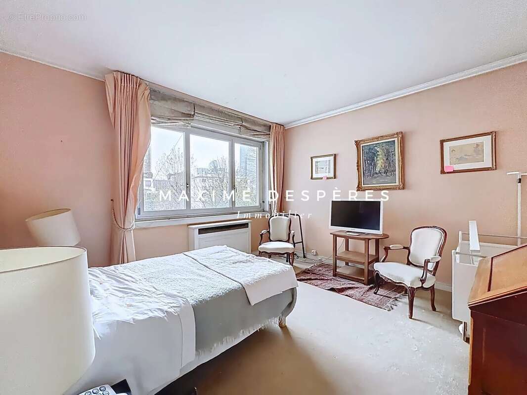 Appartement à NEUILLY-SUR-SEINE