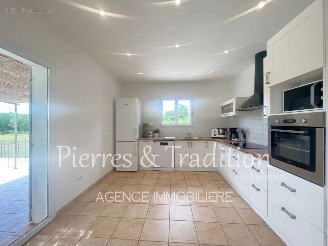 Maison à SIMIANE-LA-ROTONDE