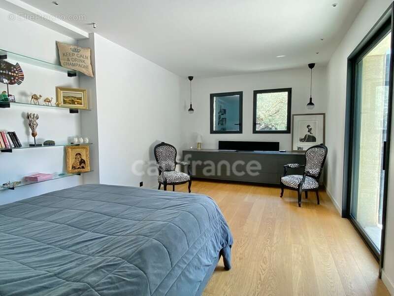 À SAINT MAXIMIN (30) Splendide propriété de 280 m², à 5 min d’Uzès proche de toutes commodités, sur un terrain clos et arboré d’ - photo 23
