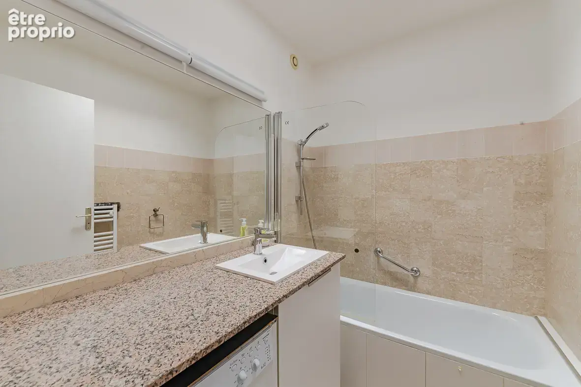 13260 Cassis , au premier étage de la résidence : « Grand Large », Joli T2 de 42 m2 plus terrasse/loggia de 10 - photo 9