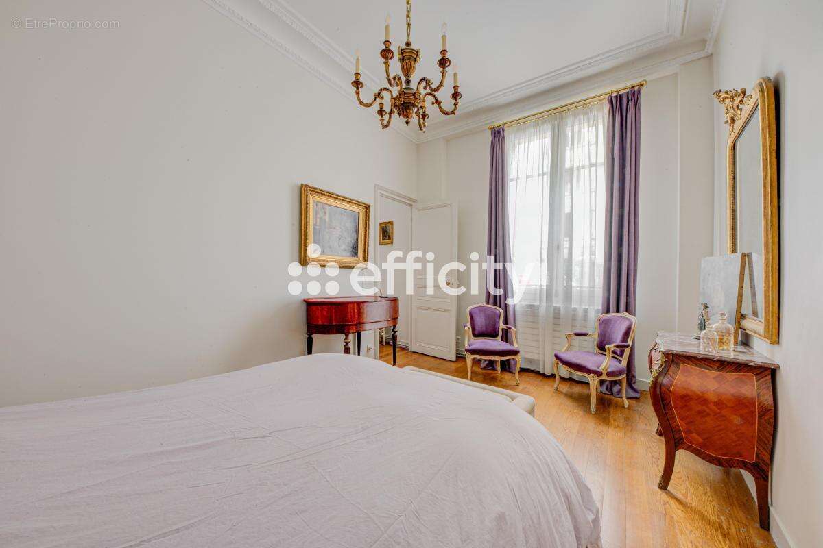 Appartement à PARIS-7E