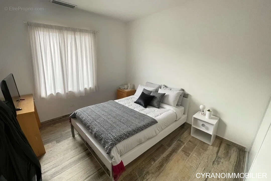 Maison à COURS-DE-PILE