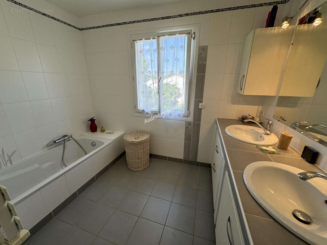 Maison à BELVEZE-DU-RAZES