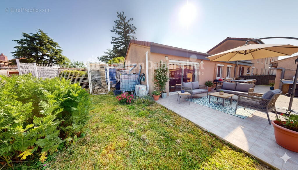 Maison à SAINT-JUST-LA-PENDUE