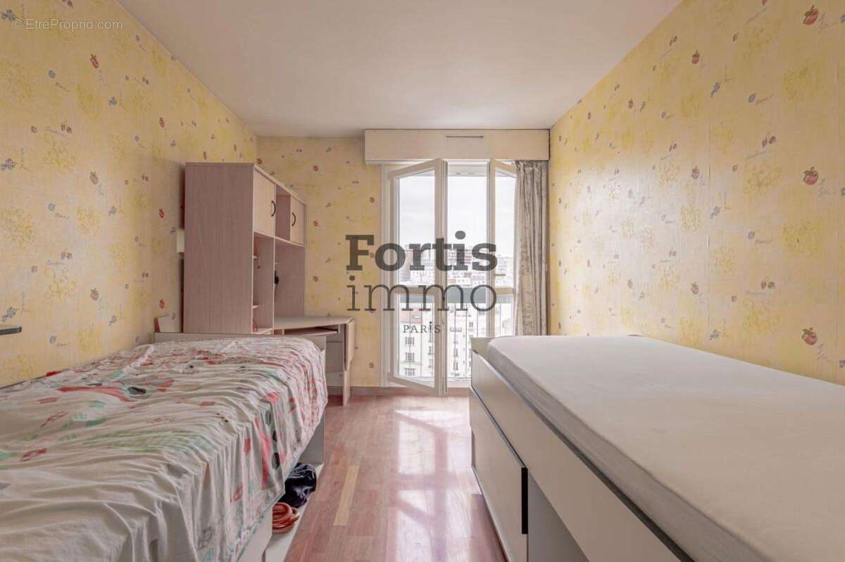 Appartement à PARIS-19E