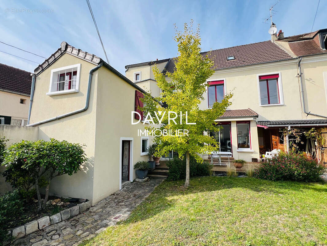 Maison à CHANTELOUP-LES-VIGNES