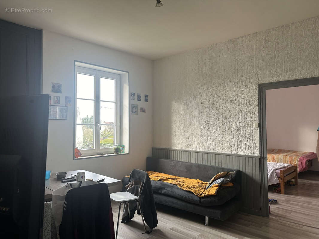 Appartement à AINAY-LE-CHATEAU