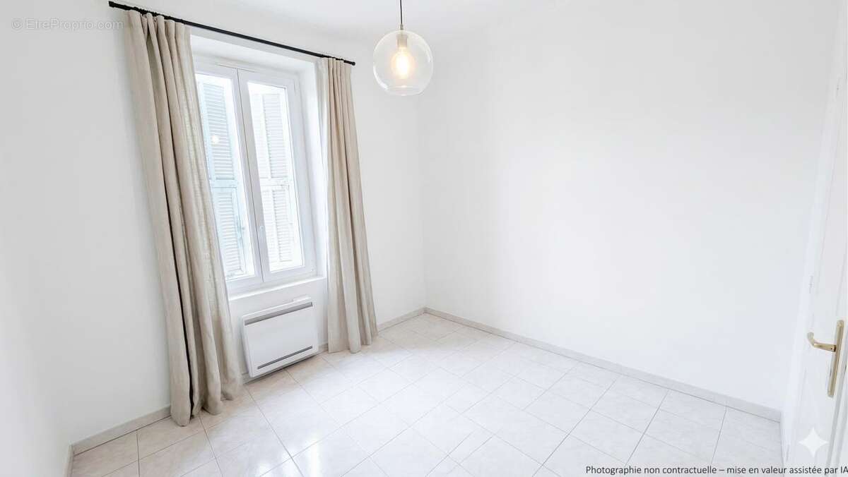 Appartement à CONTES