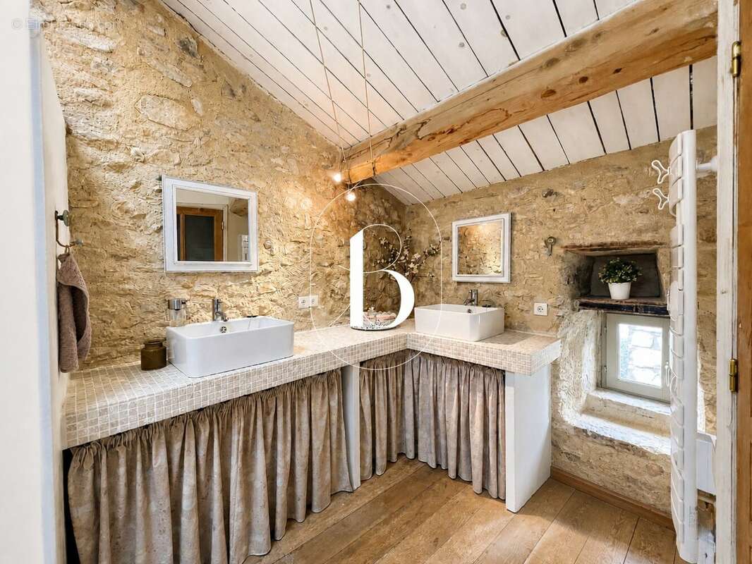 Maison à BARJAC