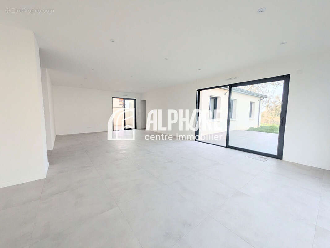 Maison récente plain pied 4 chambres Cholet - photo 3