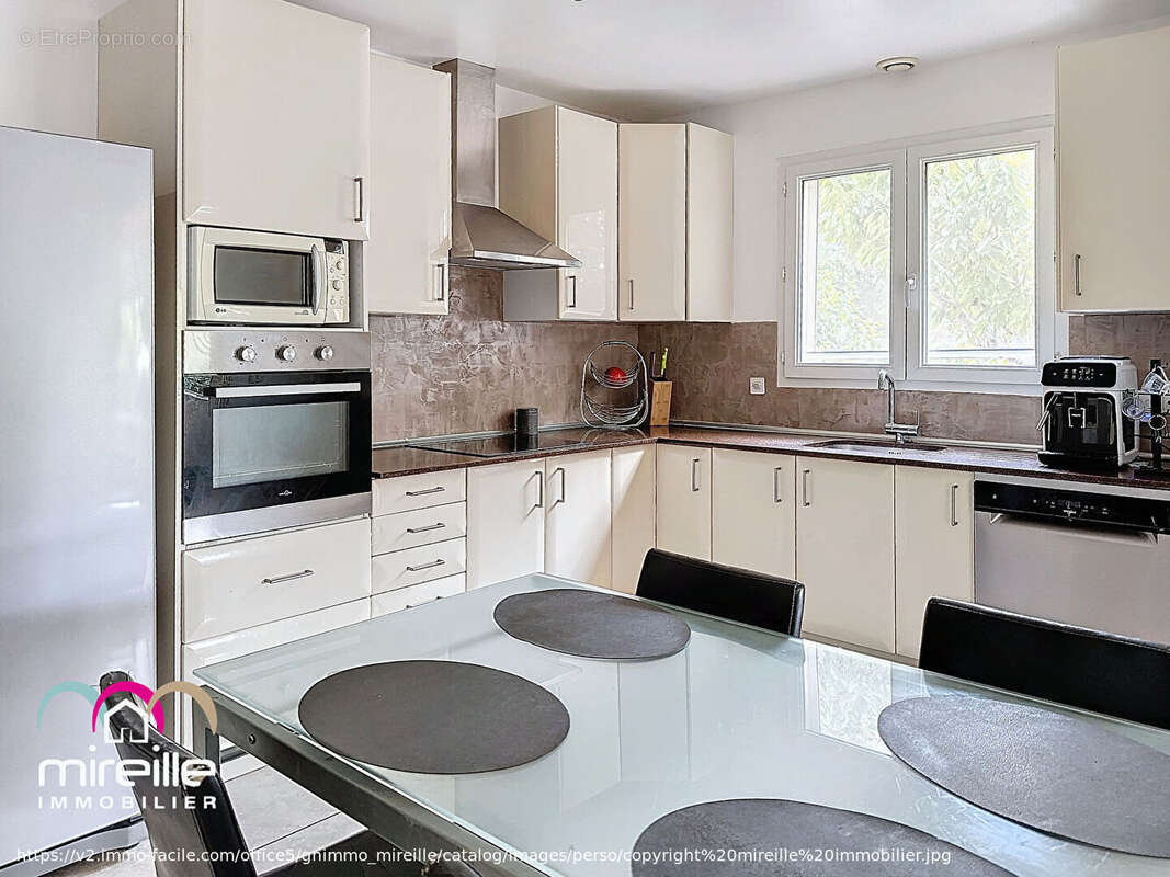 Maison à JONQUIERES-SAINT-VINCENT